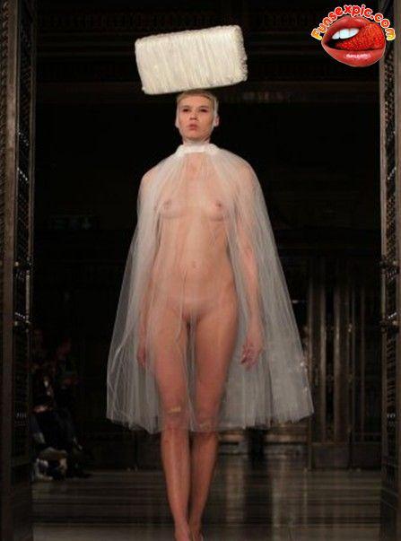 jeans konto Guvernør Naked fashion show models catwalk - Hot image 100% free. Comments: 3