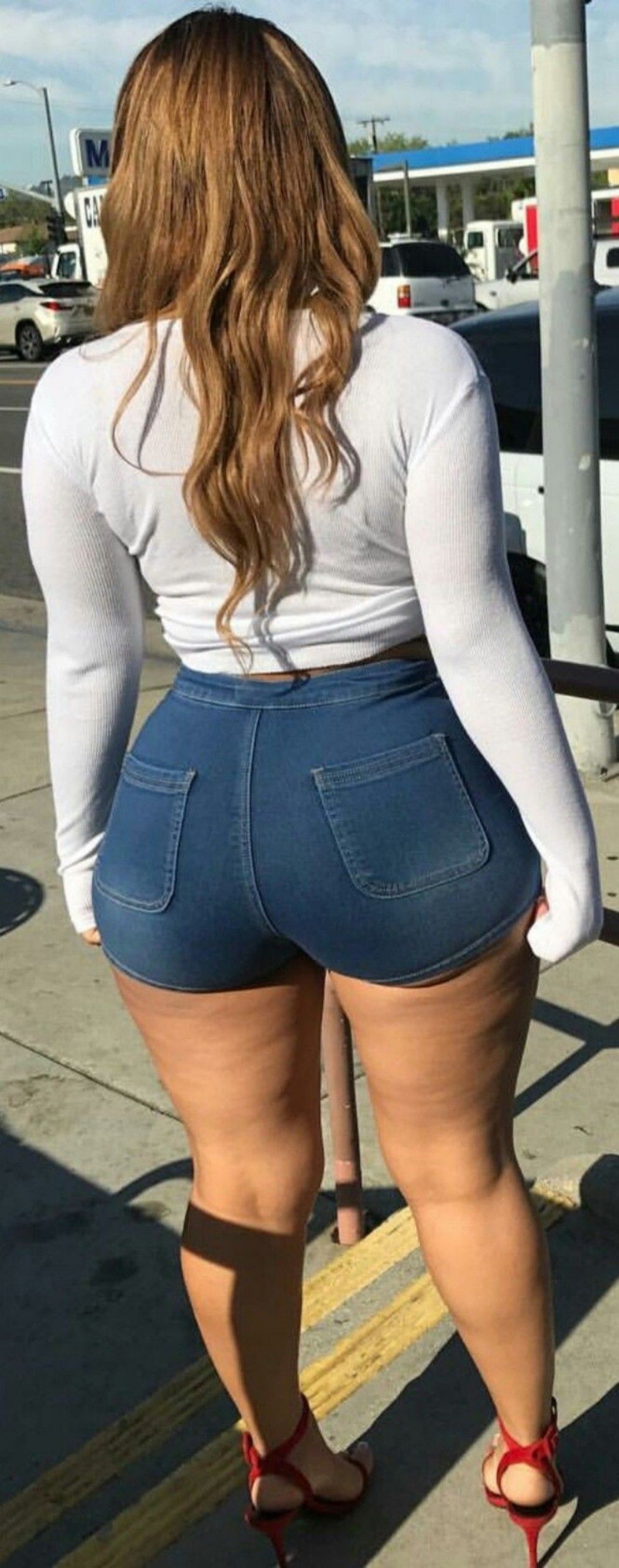 Dollface reccomend booty bubble butts jean shorts